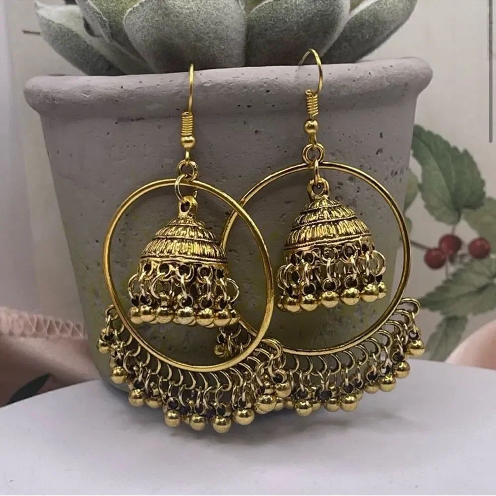 ⭐️3/$25⭐️ Gold Tone Indian Style Dangling Dome And Bead Earring NWT